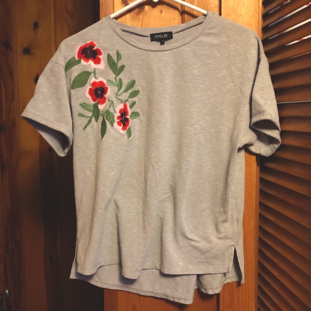 Boxy tee with cute floral embroidery